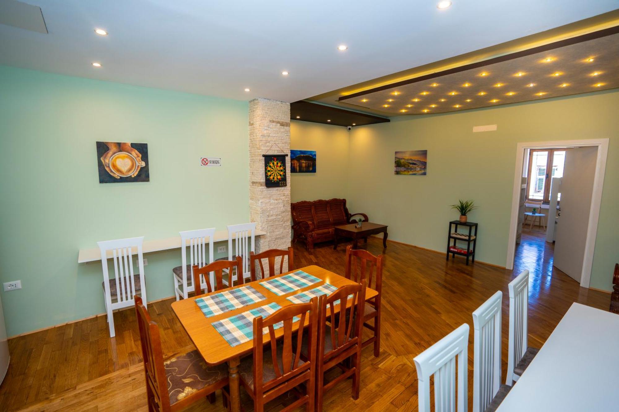 Terrace Hostel & Lounge Bar Shkoder Exterior photo